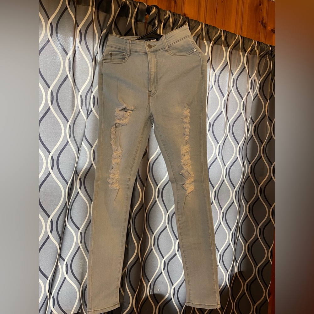 Fashion Nova high waisted skinny jeans. Size 7/8
